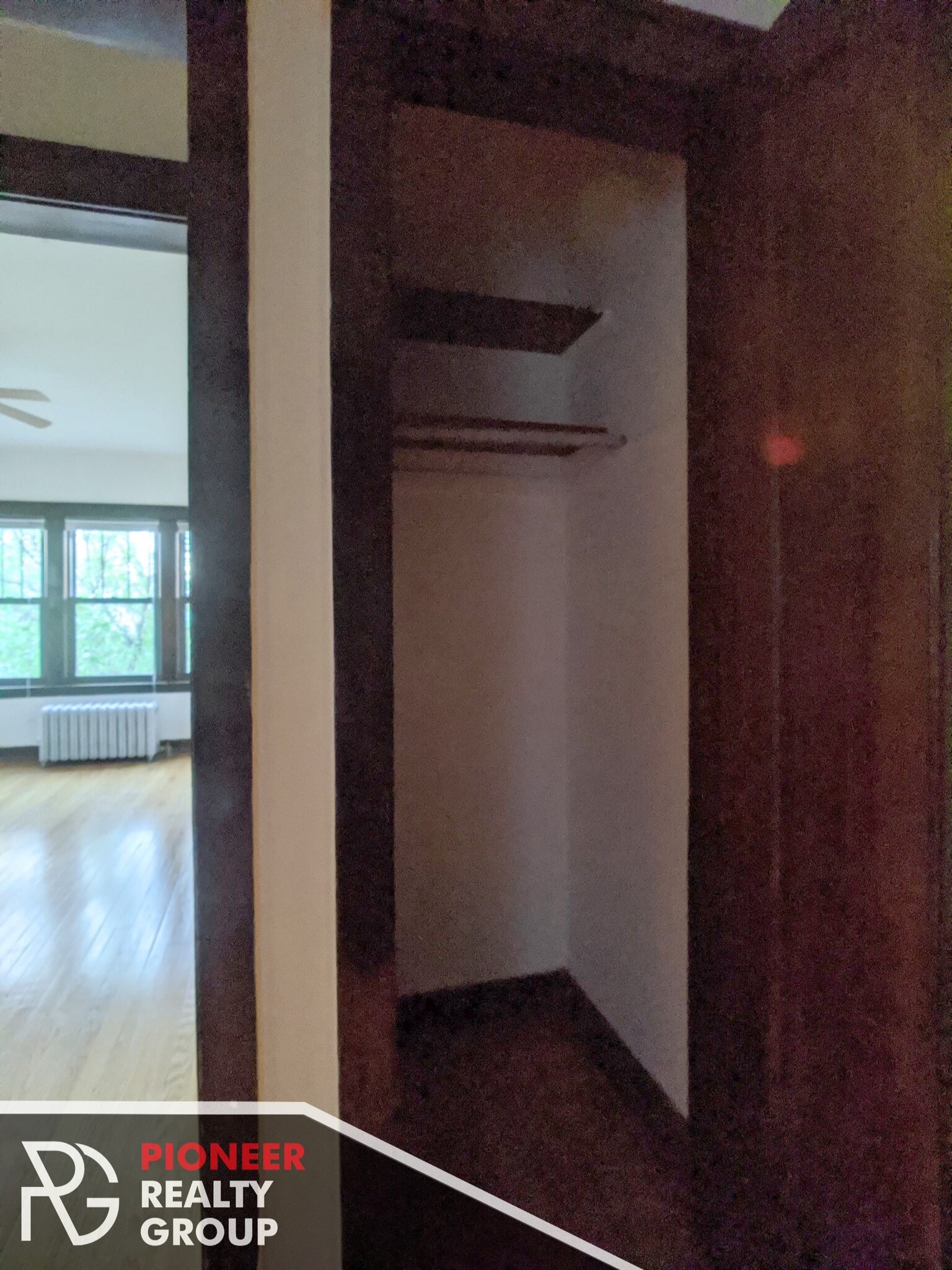 Building Photo - 822 W Waveland Ave