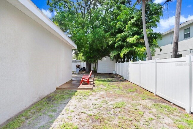 Building Photo - 4415 W Bay Villa Ave