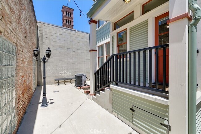 Building Photo - 221 N Raymond Ave