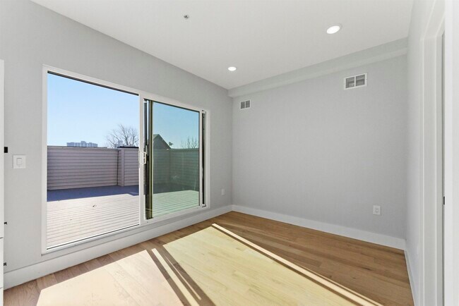 Building Photo - 443 Bergen Ave