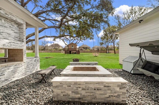 Building Photo - 26511 Meadow Ln