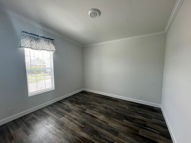 Building Photo - 173 Eland Dr