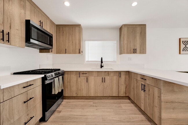 Building Photo - 2206 N Brighton St