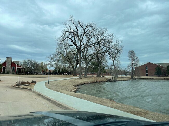 Building Photo - 55 and up community!!  2 bed flex floorplan with office, bright natural light throughout, 2 car g...