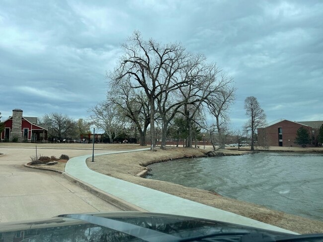 Building Photo - Welcome to Lyndale Senior Community! 55 and better in Edmond!!  2 bed flex floorplan with office,...