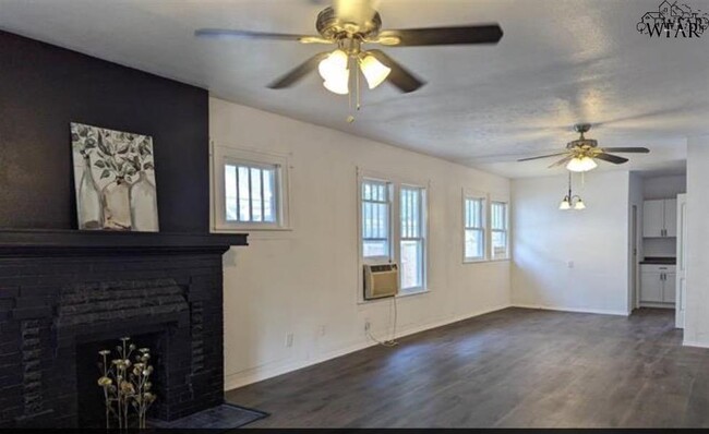 Building Photo - 1805 Tilden St