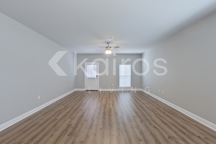 Building Photo - 13808 Pinyon Dr