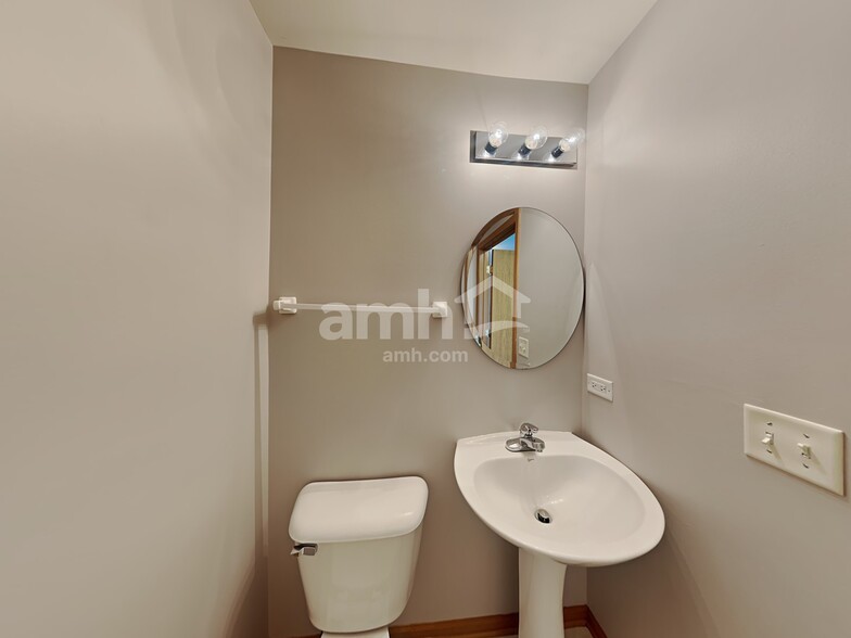 Building Photo - 347 Deering Ln