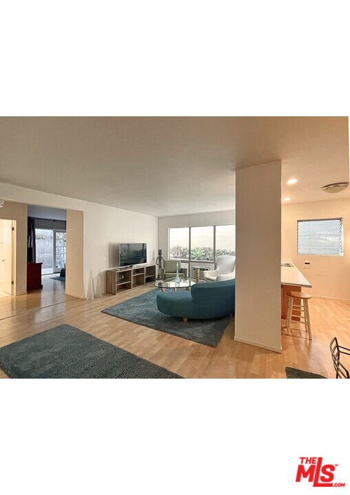 Building Photo - 1145 Larrabee St