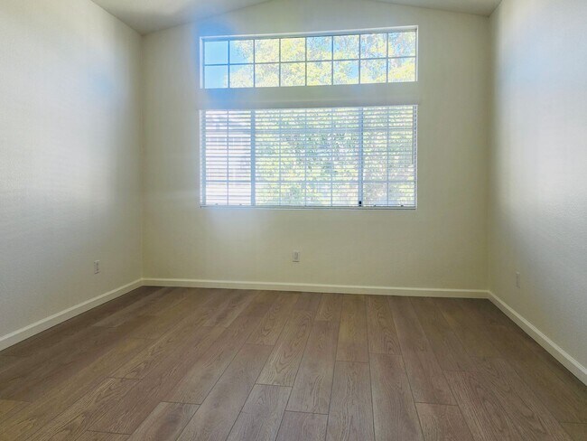 Building Photo - 2275 Hawthorne Pl