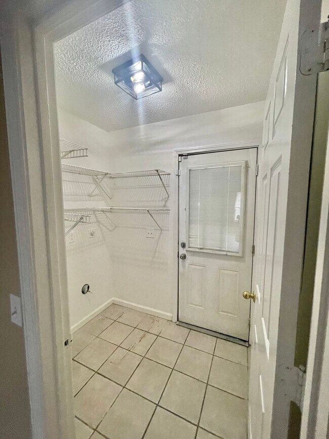Building Photo - Spacious 4-Bedroom, 2-Bath Home with Fenced Backyard & Lawn Care Included