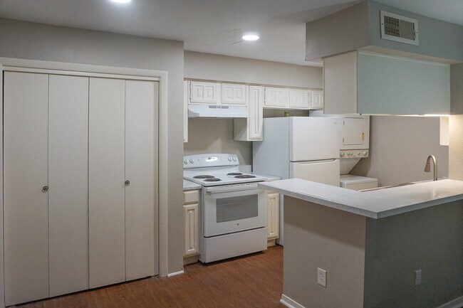 Building Photo - 2110 Wilcrest Dr