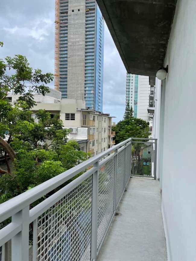 Building Photo - 455 NE 25th St