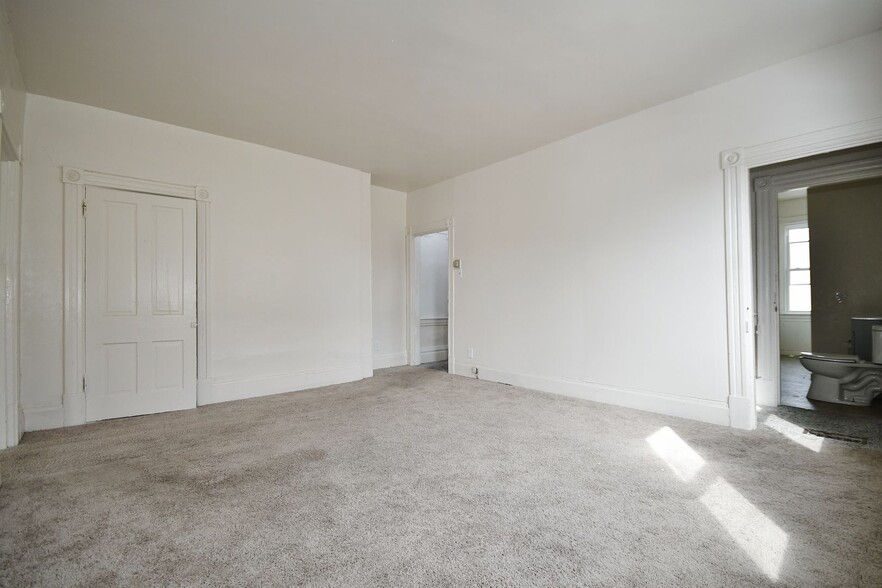 Building Photo - 855 Crucible St