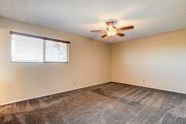 Building Photo - 4 bedroom 2 bathroom home for rent in Prescott