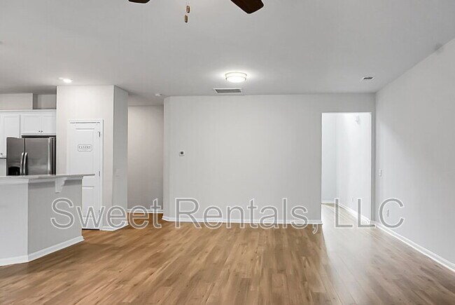 Building Photo - 210 Daniels Creek Cir