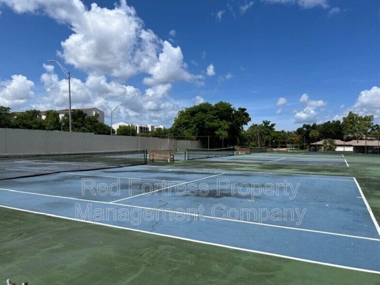 Building Photo - 4301 Island Cir