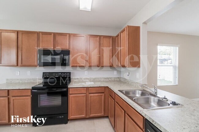 Building Photo - 2532 SW 9th Pl
