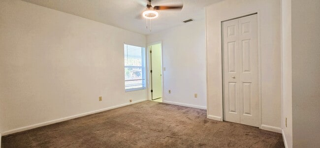 Building Photo - 10 Lynne Ln