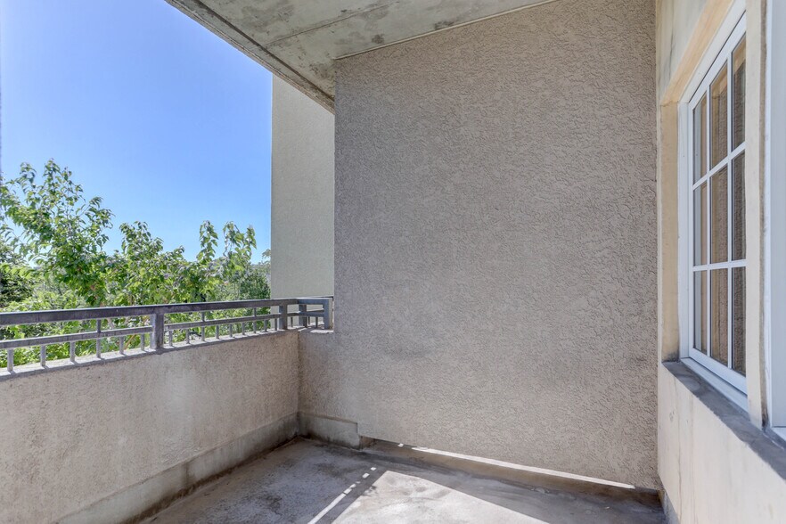 Building Photo - 275 S Harrison St