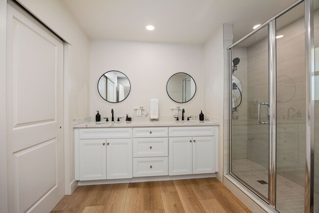 Building Photo - 810 California St