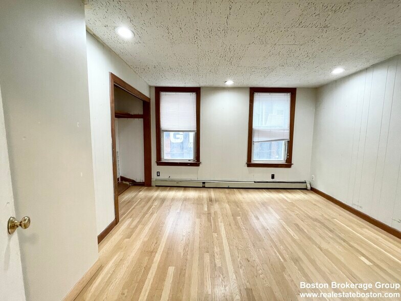 Building Photo - 5 Oswald St