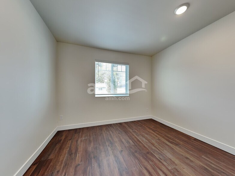 Building Photo - 7636 Verona Lp SW