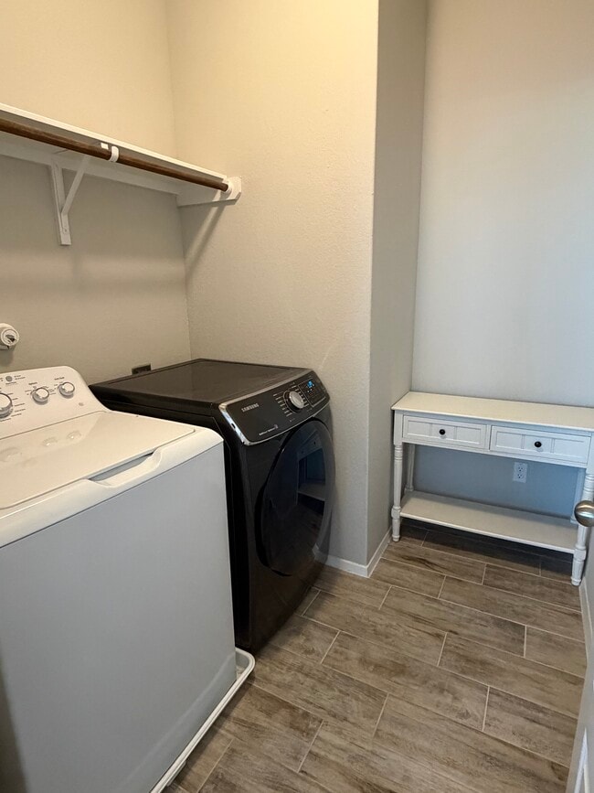 Building Photo - 1204 Flint Knapper Dr