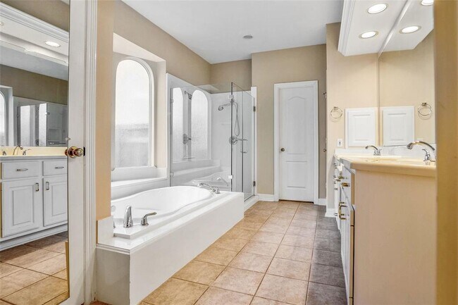 Building Photo - 5534 Chesapeake Pl
