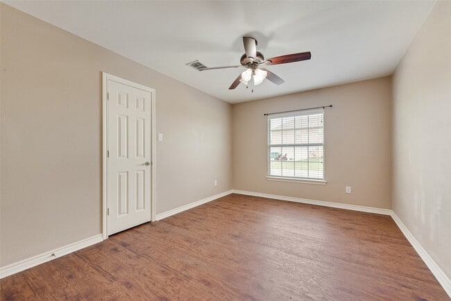 Building Photo - 10044 Dorsett Dr