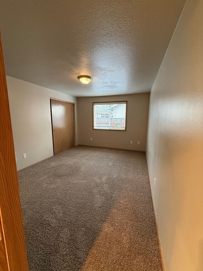 Building Photo - Woodland Ranch 3Bd/2Ba Home with Large Fully Fenced Yard - Easy Access to I-5