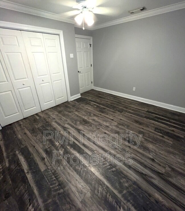 Building Photo - 7993 Greenlea Dr