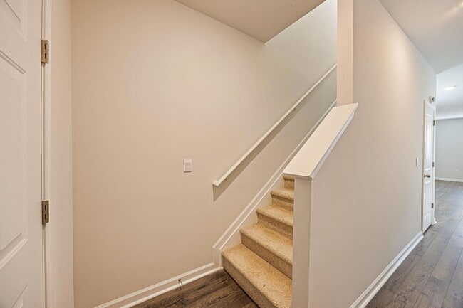 Building Photo - 5438 Thrasher Ln