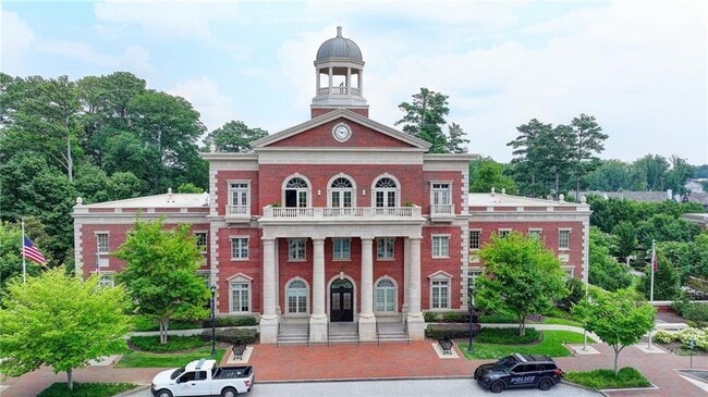 Building Photo - 120 Grand Cres