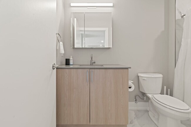 Building Photo - 901 Canal St