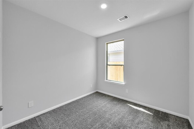 Building Photo - 14725 Pinion Ct