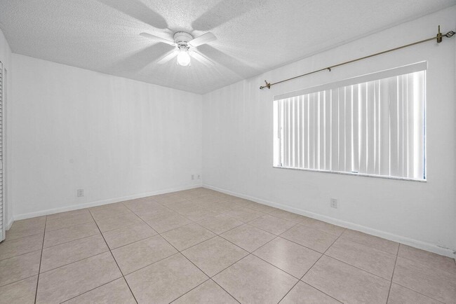 Building Photo - 16422 Straw Way