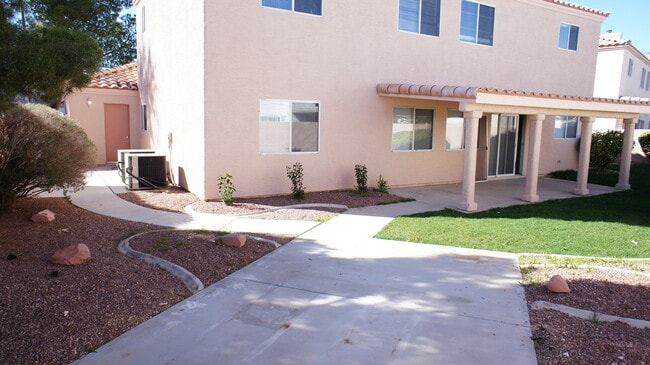 Building Photo - WONDERFUL 5 BD HOME WELL-LOCATED NORTHWEST...