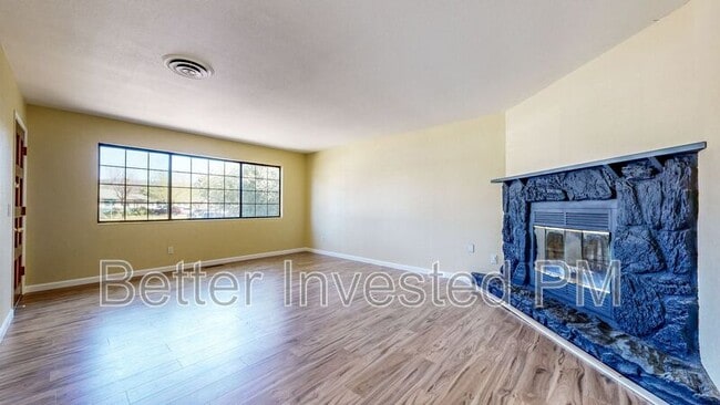 Building Photo - 580 Pomo Dr