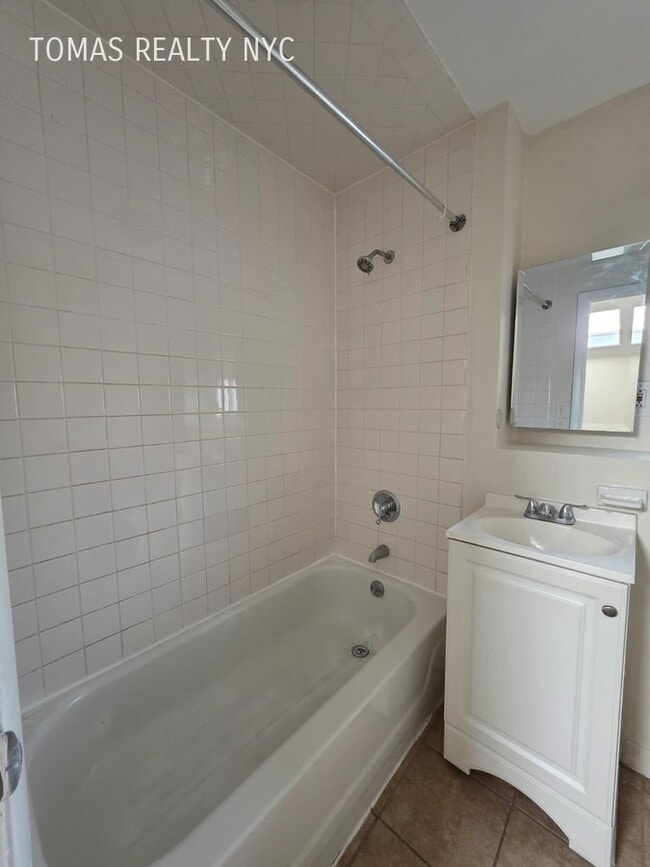 Building Photo - 35 Altonwood Pl