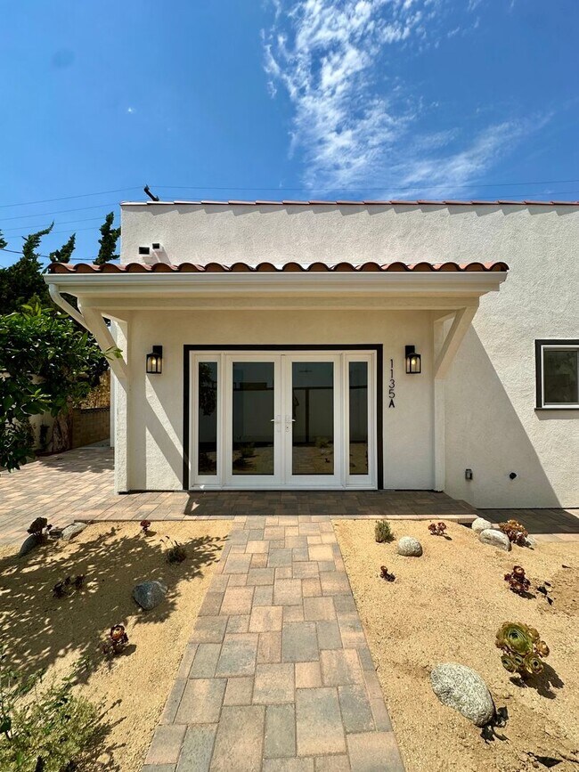 Building Photo - 1135 Scofield Dr