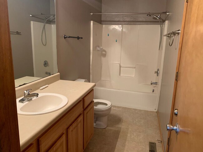 Building Photo - 3 Bed 2 Bath house for rent!!