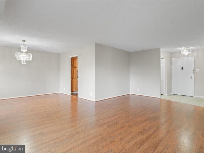 Building Photo - 203 Yoakum Pkwy
