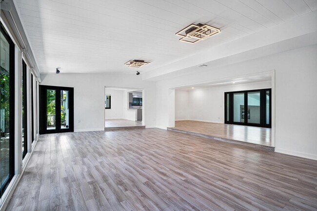 Building Photo - 7810 Beach View Dr