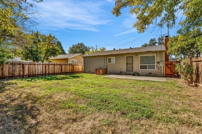 Building Photo - Limited-Time Offer: Get ½ Off Your First Month’s Rent! Sign a lease and move in within 30 days—mu...