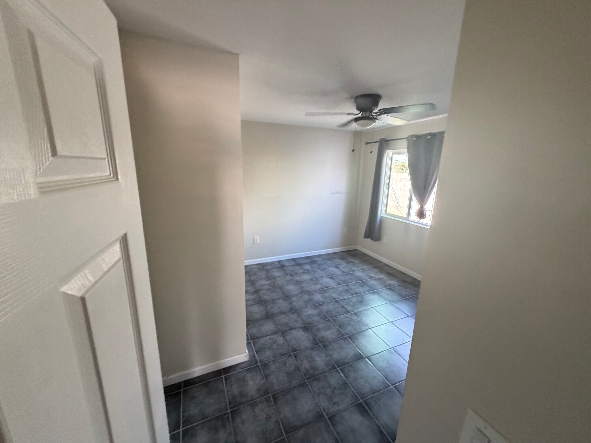 Building Photo - 8130 W Amelia Ave