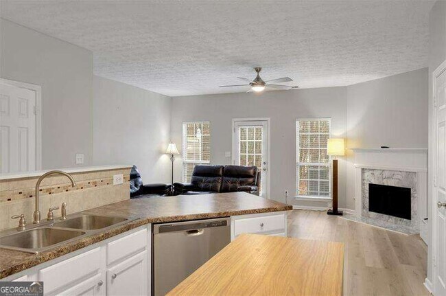 Building Photo - 940 Tree Creek Blvd