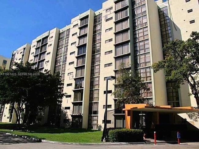 Building Photo - 17021 N Bay Rd