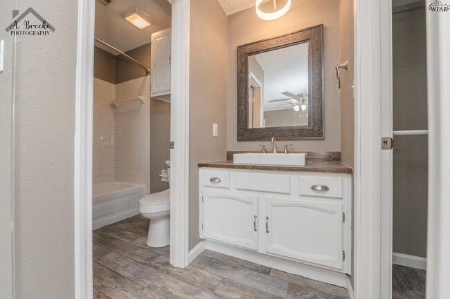 Building Photo - 4825 Colleen Dr