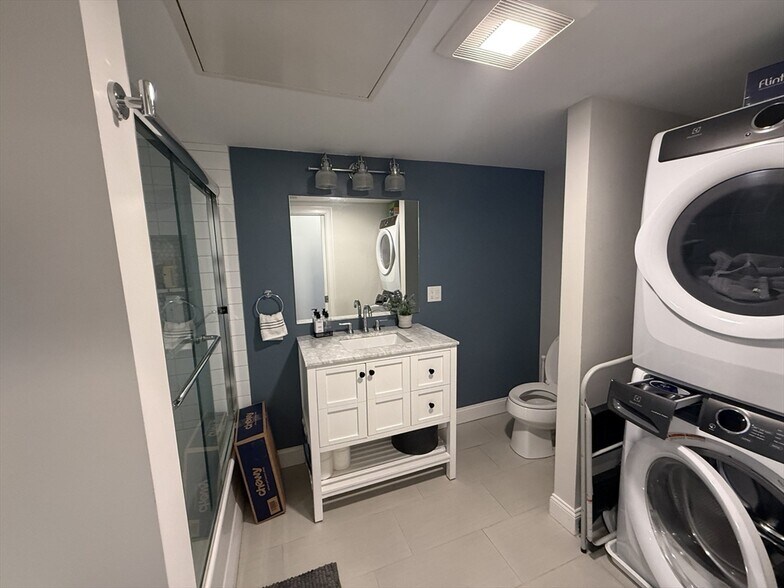 Building Photo - 249 Lexington St